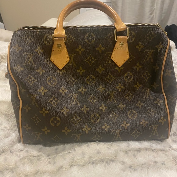 Authentic Louis Vuitton Monogram Speedy 30 - Picture 4 of 12